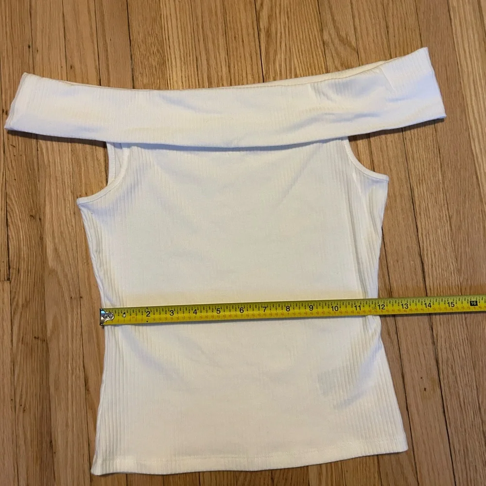 Off-Shoulder White Ribbed Top - Picture 5 of 7